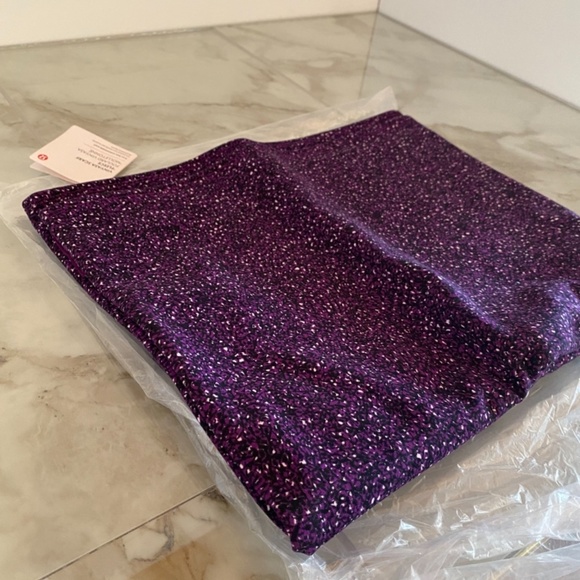 Lululemon customizable snap scarf - Picture 2 of 2